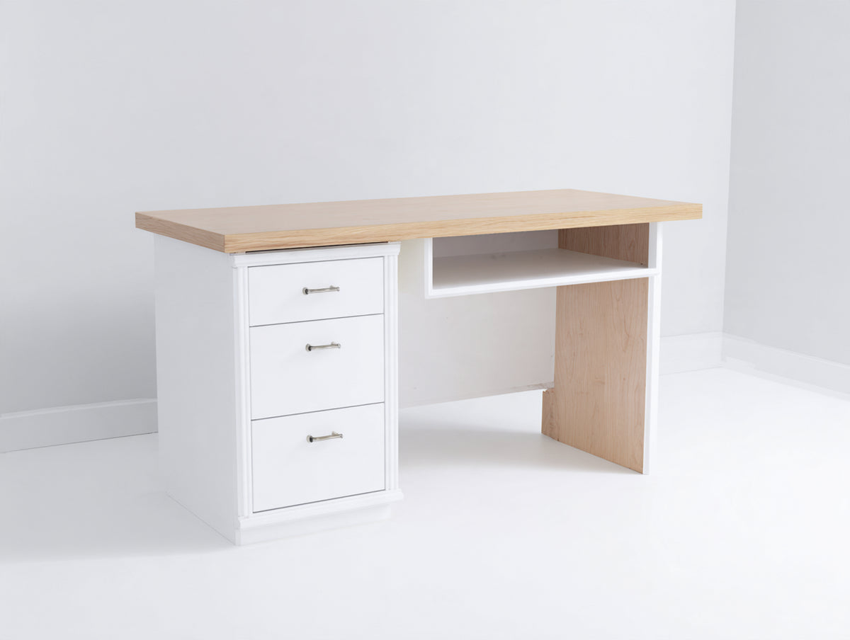 Scrivania - Legno ingegnerizzato-Metallo - 140x60x76 cm - Bianco-Rovere chiaro - Stile contemporaneo con contenimento e vano aperto